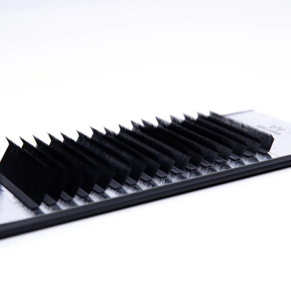 Iconic | G-Curl | 0.07 | 16 rows of lashes | Mixbox